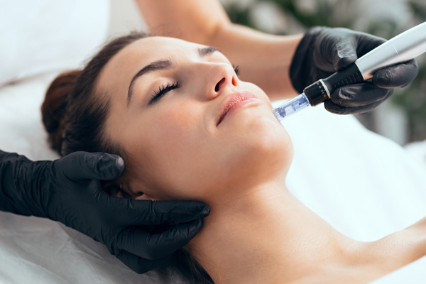 Understanding Microneedling / RF Microneedling: Benefits for Skin Rejuvenation
